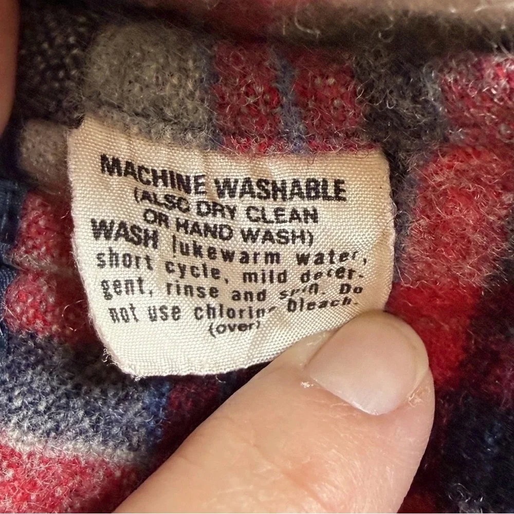 Vintage Pendleton Men’s Shirt XL Red/Blue/Gray Pure Virgin Wool 70s Made‎ In USA